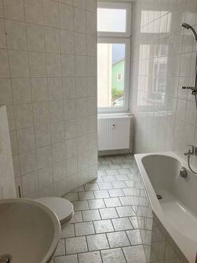 Bad.jpg - 4 Zimmer Etagenwohnung in Zschopau