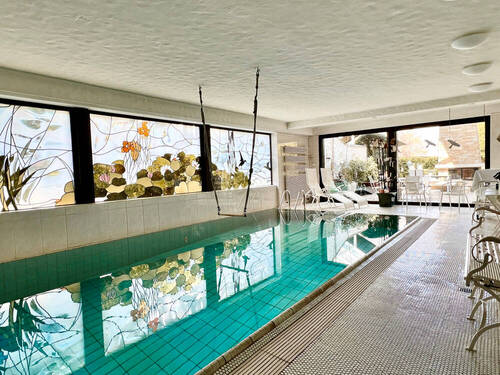 Innenliegender Swimmingpool - 