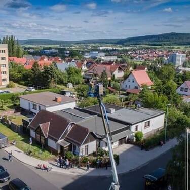 Draufsicht - Pool, Gewerbeeinheit und Garage + Einfamilienhaus als Handwerkerobjekt -