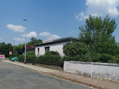 Blick zum Haus - 8 Zimmer Mehrfamilienhaus, Wohnhaus zum Kaufen in Sondershausen