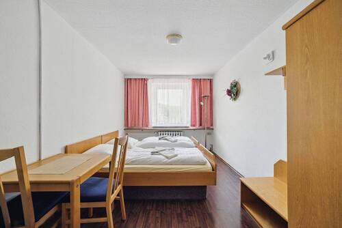 Zimmer 1 - 