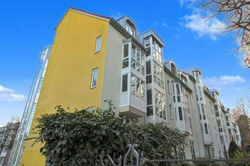 Rückansicht - Helle 2-Zimmer-Wohnung mit Tiefgaragenstellplatz am Stadtgarten - Farwickpark - in Aachen