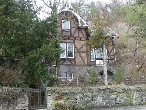 Vorderseite - 7 Zimmer Einfamilienhaus zum Kaufen in Herborn