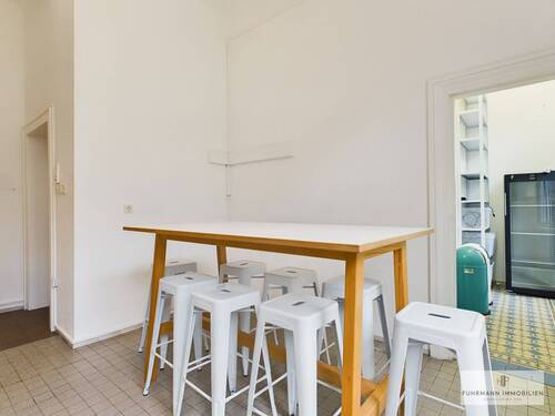 Küche mit Bestuhlung - 