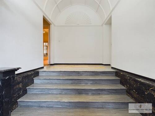 Entrée - Treppenaufgang - 6 Zimmer Büro zur Miete in Saarbrücken