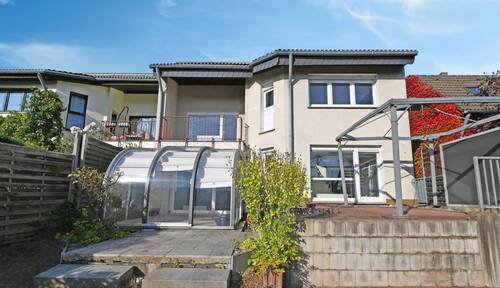 Hausansicht - Doppelt hält besser! Modernisierungsbed. Zuhause mit Weitblick, ELW & Garagen in Kettwig