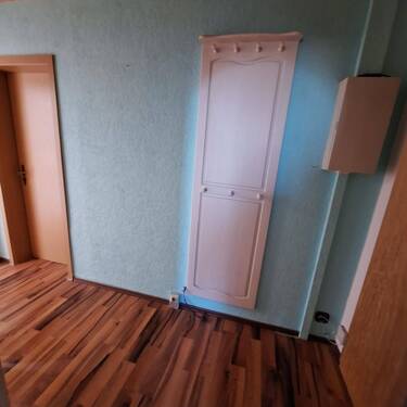 Flur - Etagenwohnung mit 75,00 m&sup2; in Pöhl zum Kaufen