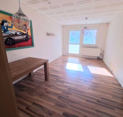 Wohnzimmer mit Balkon - 