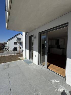 Terasse - Sonnige 4-Zimmer Wohnung Garten, EBK und hohen Decken Neubau in Langenbach