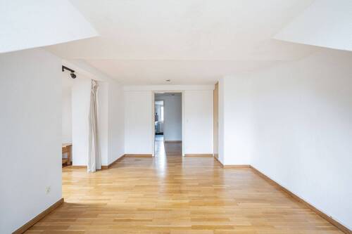 Wohnzimmer - 1 Zimmer Etagenwohnung zum Kaufen in München