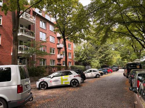 Blick in die Straße - Mehrfamilienhaus, Wohnhaus in Hamburg