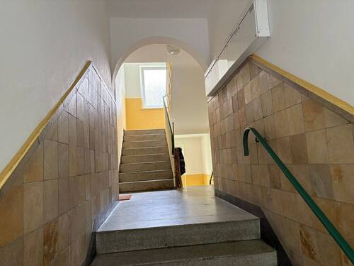 Treppenhaus Eingangsbereich - Mehrfamilienhaus, Wohnhaus in Hamburg zum Kaufen