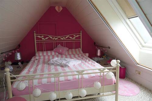 Schlafecke im ausgebauten Dachboden - 