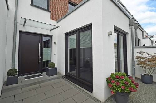 Vorderansicht - 7 Zimmer Reihenmittelhaus zum Kaufen in Essen