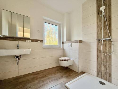 Stadtvilla: Gästebad mit Dusche - 