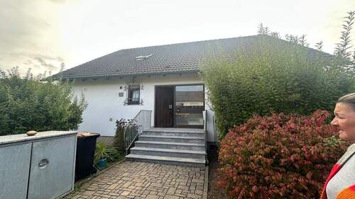 Hausansicht - 4 Zimmer Etagenwohnung zum Kaufen in Dittelbrunn