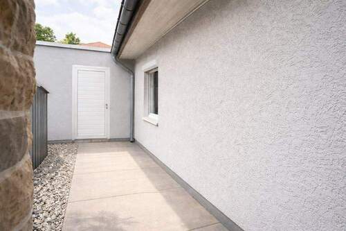 19. Zugang Terrasse -Garage - 