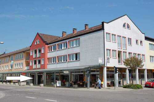 Straßenfassade - NEUE Gaststätte: 1A-Lauflage am Rathausplatz