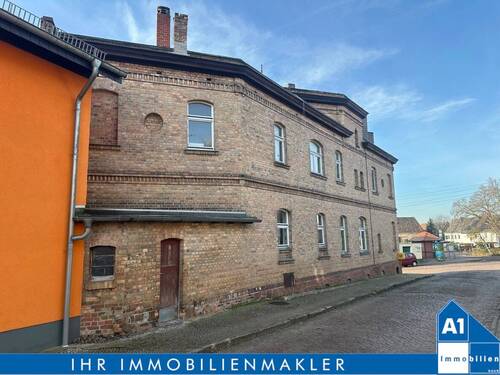 Hausansicht - Sanierungsbedürftiges Mehrfamilienhaus im beliebten Gutenberg - Ihre Chance im Speckgürtel von Halle (Saale)!