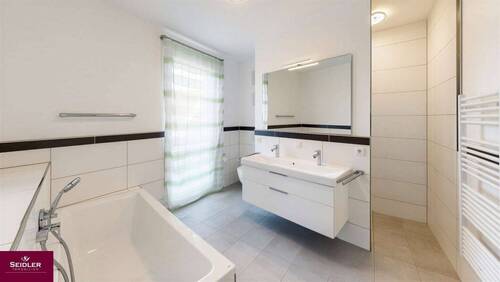 Tageslichtbad mit begehbarer Dusche - 