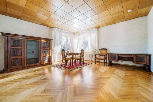 Freie 3-Zi-Wohnung im OG - Bezugsfreie Wohnung und weiteres Invest mit Entwicklungspotenzial