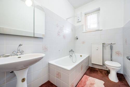 Freie 3-Zi-Wohnung im OG - 