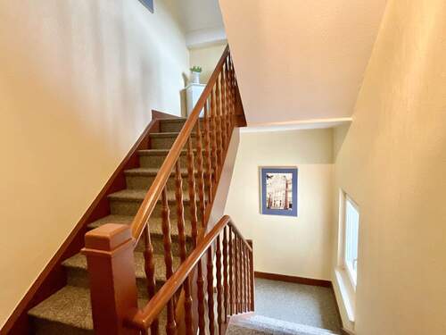 Treppenhaus Vorderhaus - Mehrfamilienhaus, Wohnhaus mit 377,00 m&sup2; in Geisenheim zum Kaufen