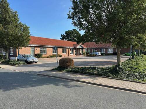 Ansicht - Ihr neues IMMOBILIEN QUARTIER: Großflächiges BüroPraxis-Gebäude in der Innenstadt von Wunstorf