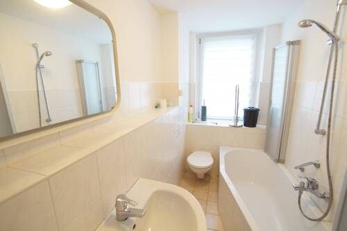 Bsp. WE EG - Tageslichtbadezimmer - 