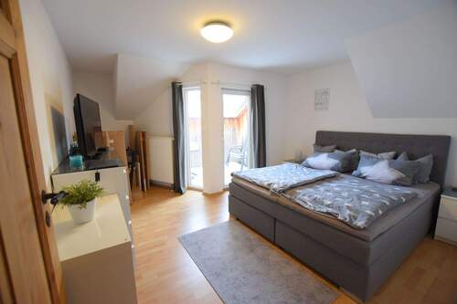 ruhiges Schlafzimmer mit kleinem Freisitz - 