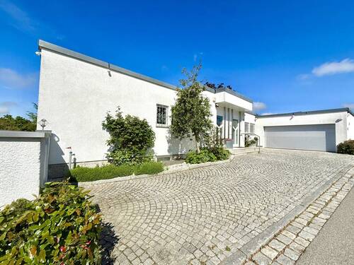 Ihr Bungalow mit Doppelgarage von Süd-Osten - 
