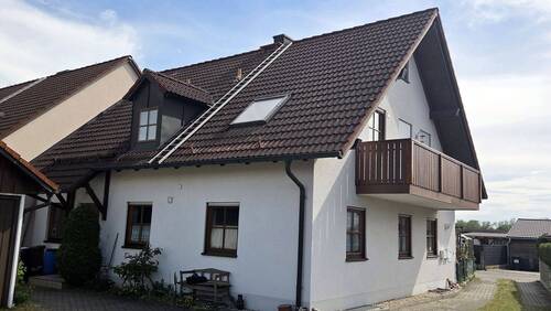 Hausansicht.jpg - Eigentum statt Miete - ansprechende DG-Wohnung (1.OG) in ruhiger Lage im Einzugsgebiet von Moosburg
