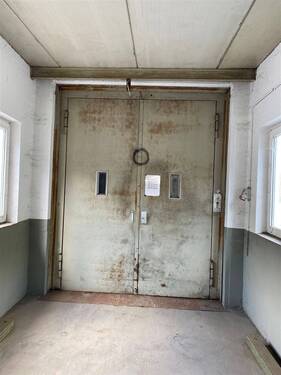 Premium-Halle mit Lasten-Aufzug - 