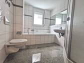 Bad.jpg - 2 Zimmer Etagenwohnung in Waldkirch