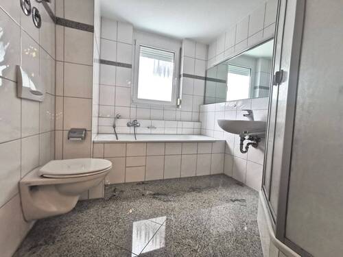 Bad.jpg - 2 Zimmer Etagenwohnung in Waldkirch
