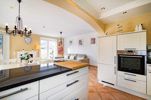 ...mit hochwertigen Elektrogeräten... - 