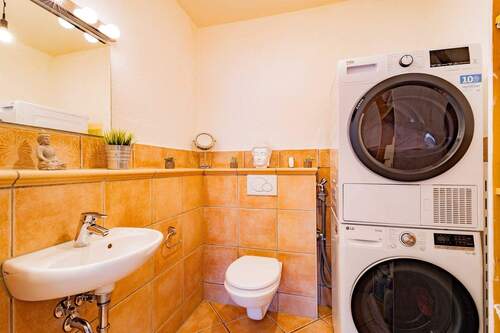 Gäste-WC mit Waschmaschinenanschluss - 