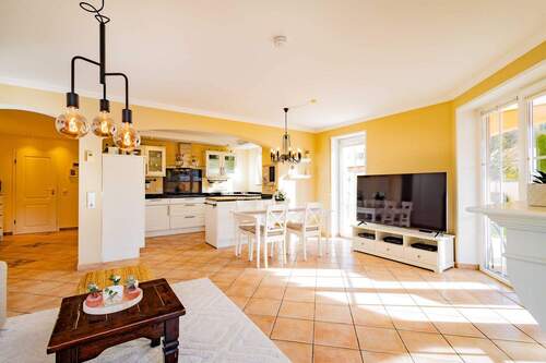 ...mit Essbereich und offener Küche - 