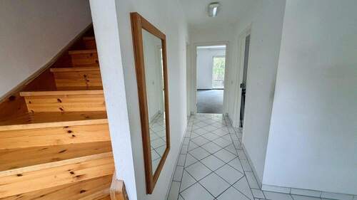 Flur - 4 Zimmer Doppelhaushälfte zum Kaufen in Kremmen