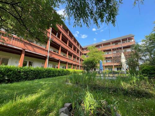 Hausansicht Rückseite - 2 Zimmer Etagenwohnung zur Miete in Zwönitz