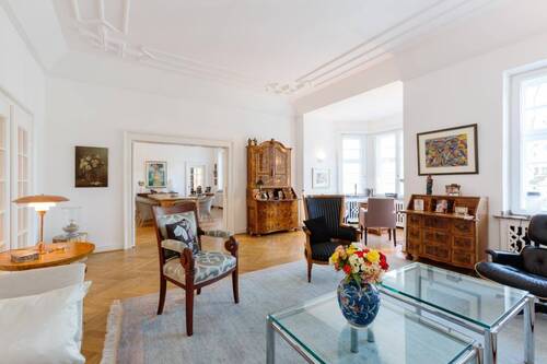 Der repräsentative Wohnraum - Luxuriöse Wohnung in Golzheim - 2.150.000,00&nbsp;EUR Kaufpreis, ca.&nbsp; 250,00&nbsp;m&sup2;&nbsp;Wohnfl&auml;che