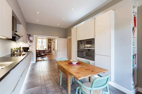 Küche Richtung Bibliothek - Etagenwohnung mit 250,00 m&sup2; in Düsseldorf zum Kaufen