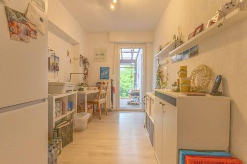 Durchgangszimmer mit Zugang zum Wintergarten - Wohnung im EG - 