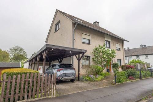 Haus & Gartenansicht - Modernisiertes 3 FMH (2 Whg. frei werdend) mit schönem Gartenanteil