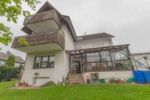 Haus & Gartenansicht - 8 Zimmer Mehrfamilienhaus, Wohnhaus in Menden