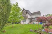 Haus & Gartenansicht - Mehrfamilienhaus, Wohnhaus in Menden zum Kaufen