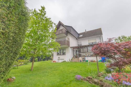 Haus & Gartenansicht - Mehrfamilienhaus, Wohnhaus in Menden zum Kaufen