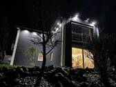 Vorder-Ansicht bei Nacht - 