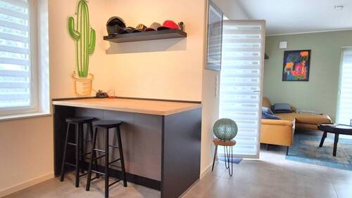 offener Wohn-/ Ess- / Kochbereich mit Zugang zur angelegten Terrasse - 