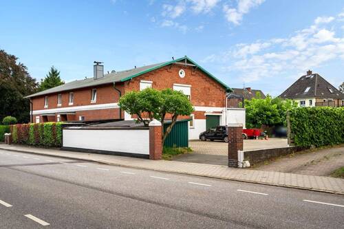 Außenansicht - Mehrfamilienhaus mit Gewerbe und großem Grundstück - eine Rarität mit Geschichte